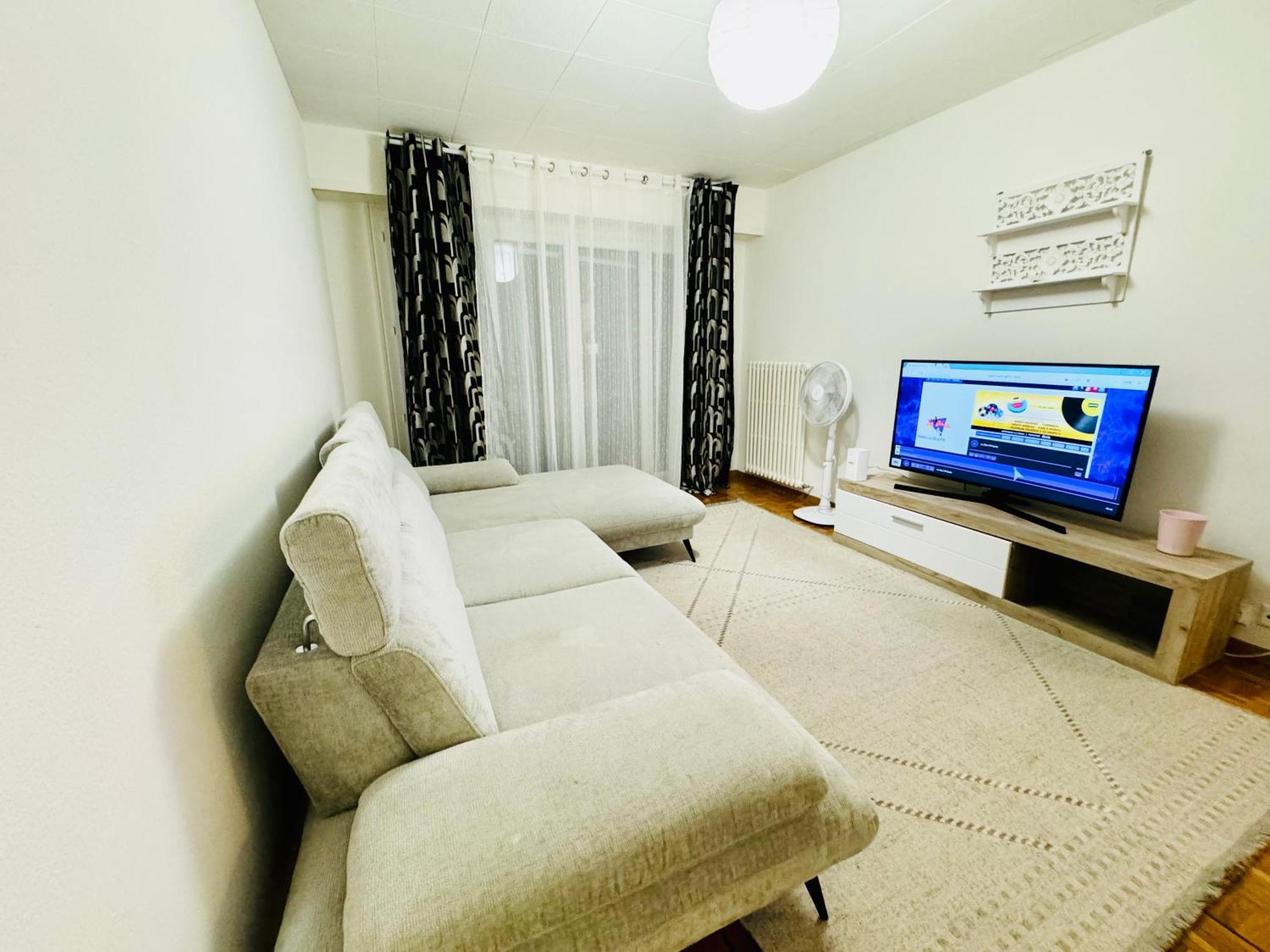 Apartahotel Confort Лозанна Екстер'єр фото